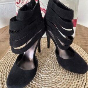 Glaze Black Heels Size 6 1/2 Never Worn